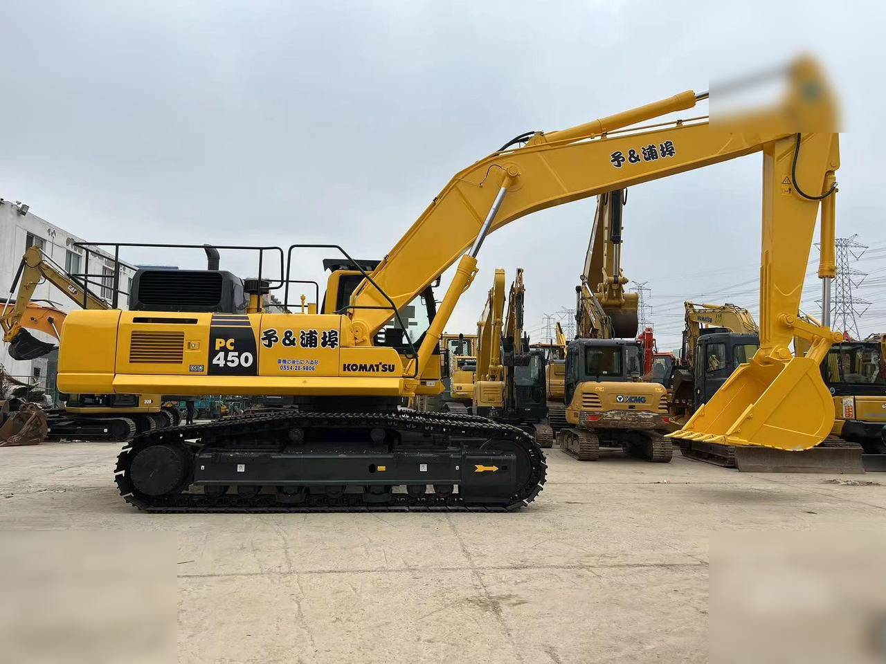 KOMATSU PC450-8 - Kāpurķēžu ekskavators: foto 1 KOMATSU PC450-8 - Kāpurķēžu ekskavators: foto 1