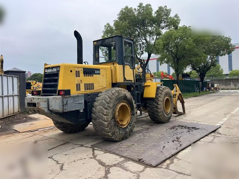 KOMATSU WA320-3 - Riteņu iekrāvējs: foto 3 KOMATSU WA320-3 - Riteņu iekrāvējs: foto 3