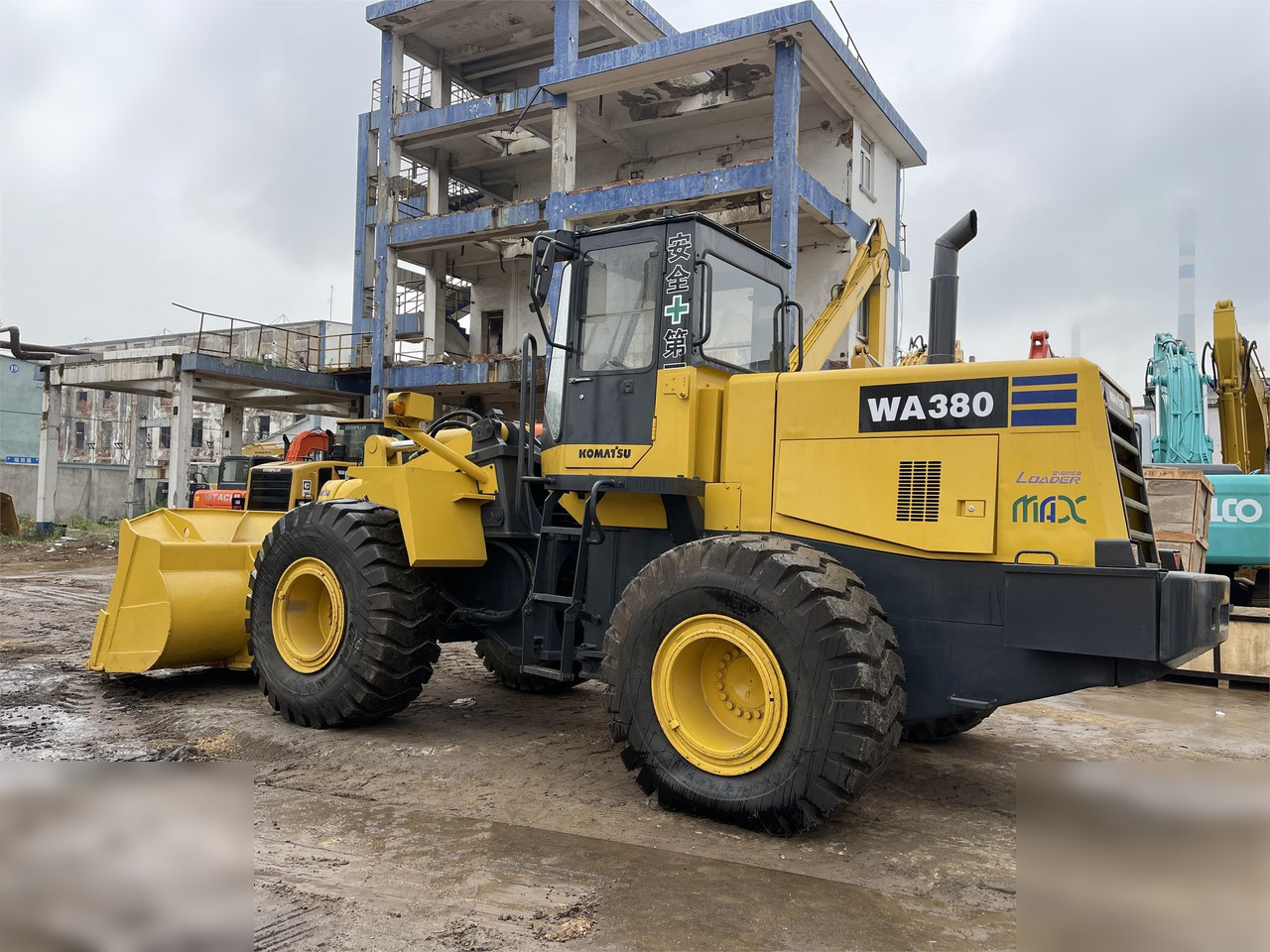 KOMATSU WA380-3 - Riteņu iekrāvējs: foto 3 KOMATSU WA380-3 - Riteņu iekrāvējs: foto 3