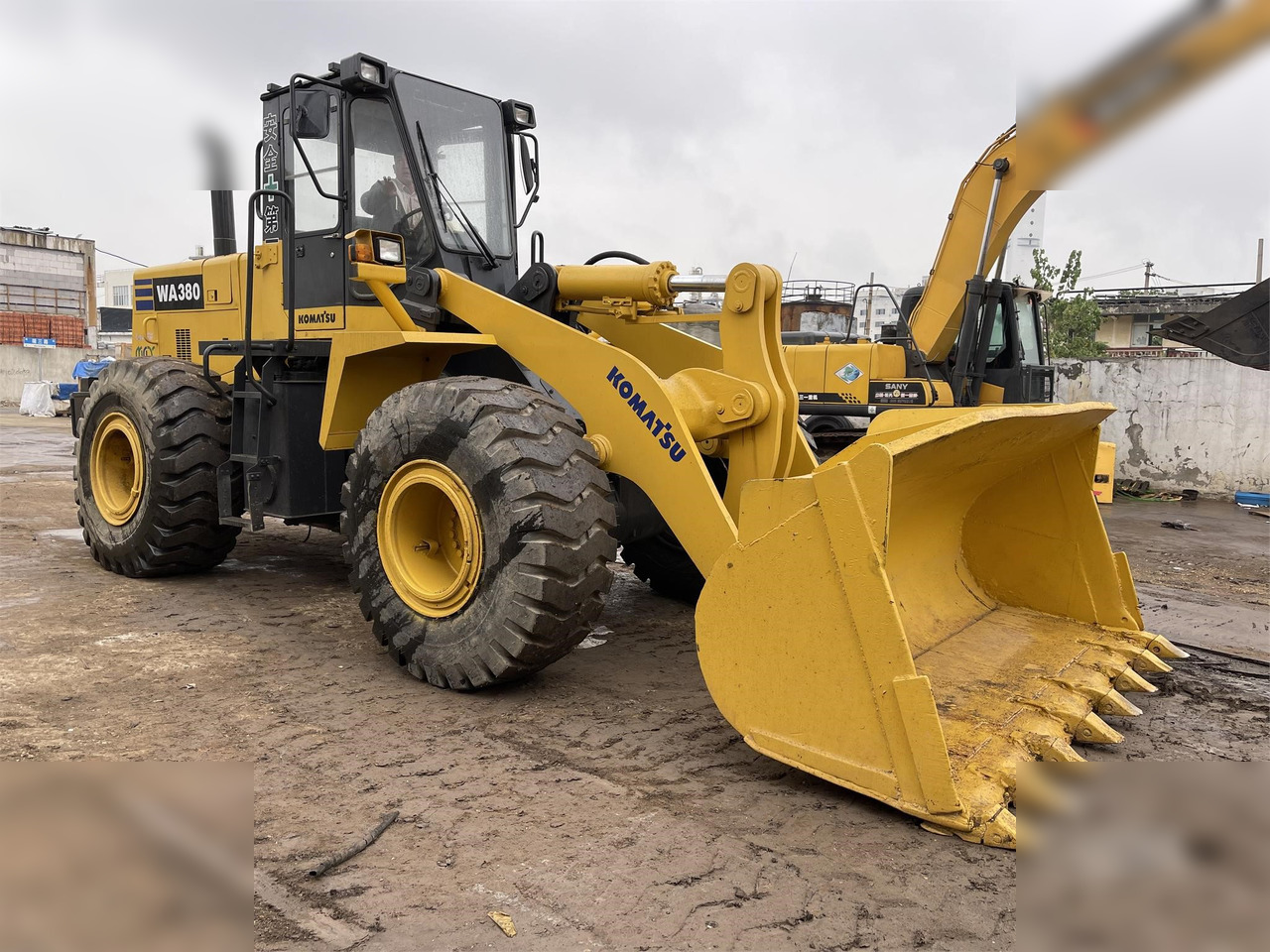 KOMATSU WA380-3 - Riteņu iekrāvējs: foto 1 KOMATSU WA380-3 - Riteņu iekrāvējs: foto 1