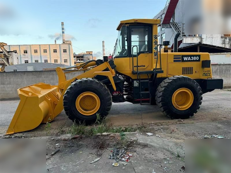 KOMATSU WA380-3 - Riteņu iekrāvējs: foto 1 KOMATSU WA380-3 - Riteņu iekrāvējs: foto 1