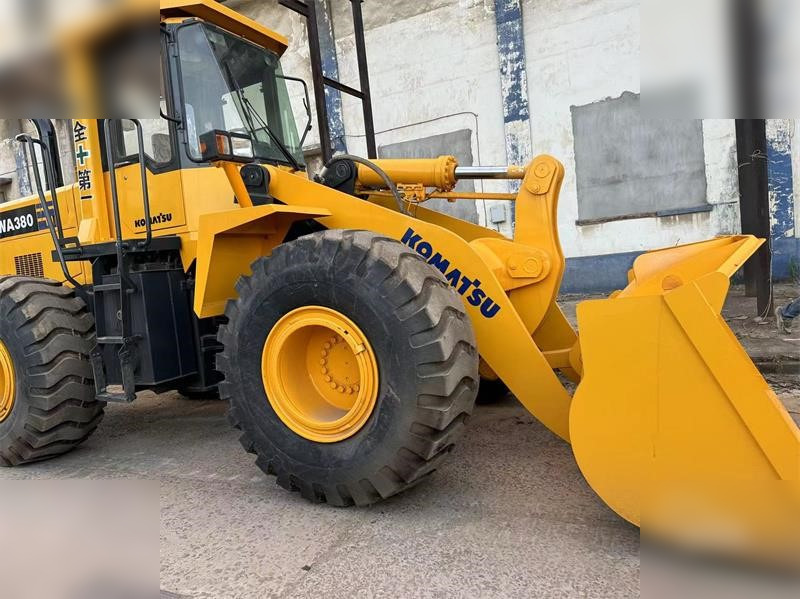 KOMATSU WA380-3 - Riteņu iekrāvējs: foto 4 KOMATSU WA380-3 - Riteņu iekrāvējs: foto 4