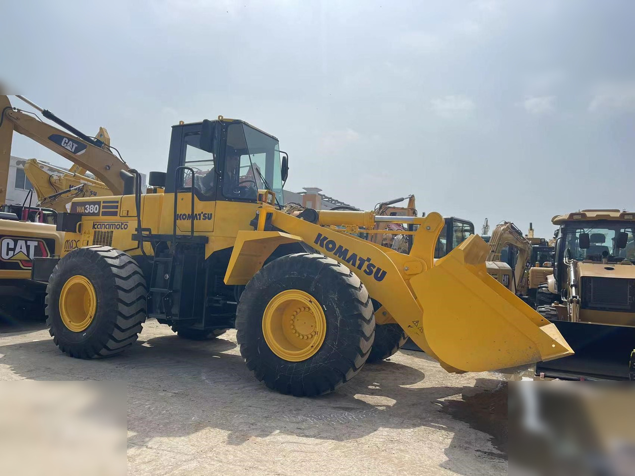 KOMATSU WA380-3 - Riteņu iekrāvējs: foto 4 KOMATSU WA380-3 - Riteņu iekrāvējs: foto 4