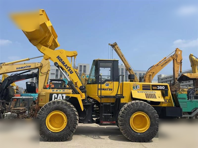 KOMATSU WA380-3 - Riteņu iekrāvējs: foto 1 KOMATSU WA380-3 - Riteņu iekrāvējs: foto 1