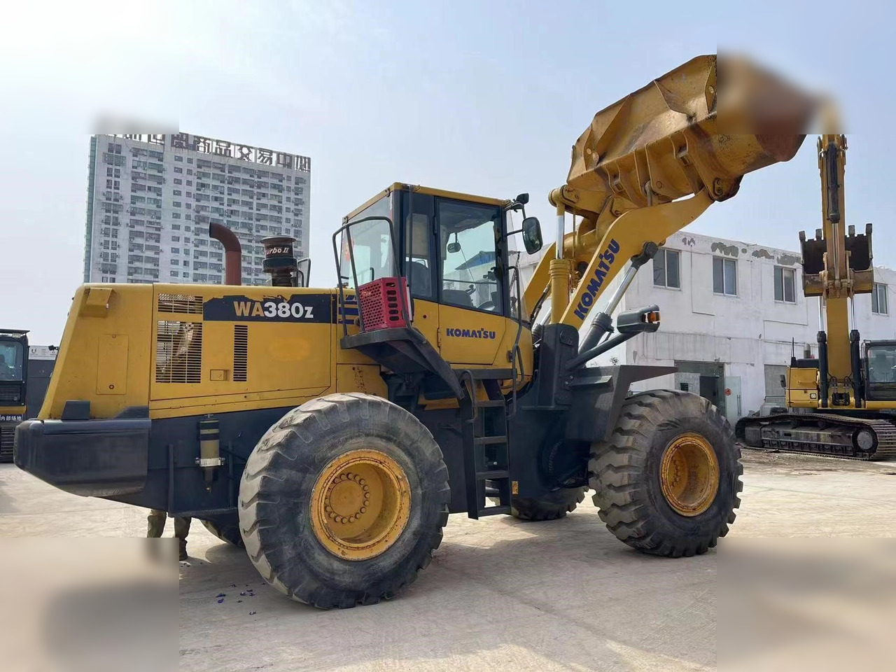 KOMATSU WA380Z-6 - Riteņu iekrāvējs: foto 1 KOMATSU WA380Z-6 - Riteņu iekrāvējs: foto 1