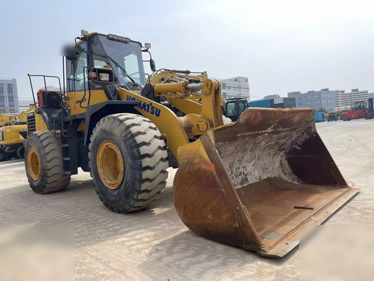 KOMATSU WA380Z-6 - Riteņu iekrāvējs: foto 3 KOMATSU WA380Z-6 - Riteņu iekrāvējs: foto 3