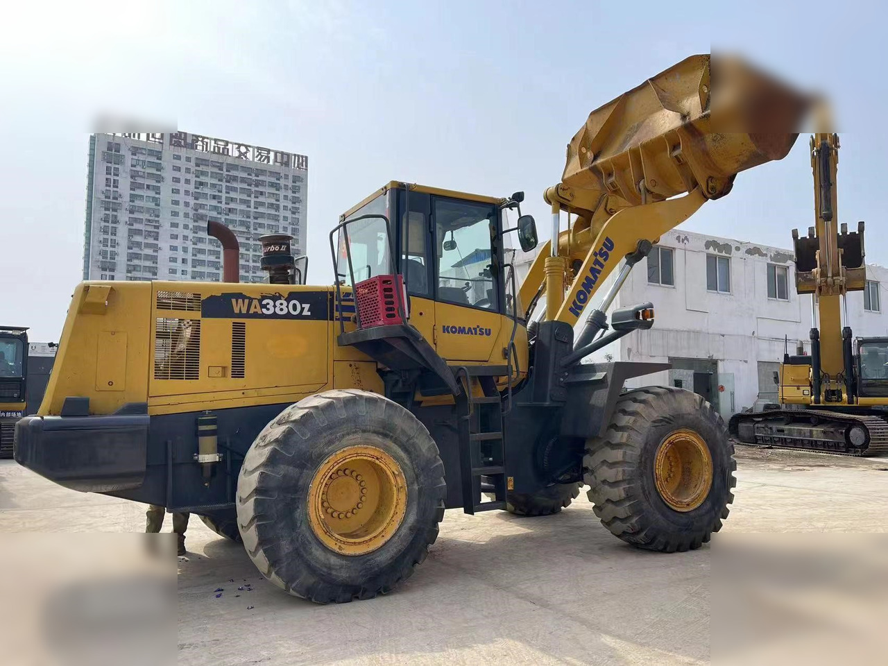 KOMATSU WA380Z-6 - Riteņu iekrāvējs: foto 2 KOMATSU WA380Z-6 - Riteņu iekrāvējs: foto 2