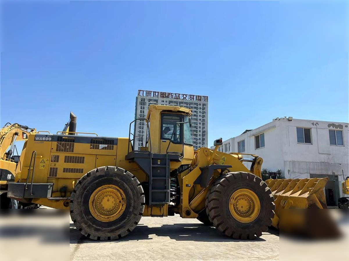 KOMATSU WA600-3 - Riteņu iekrāvējs: foto 2 KOMATSU WA600-3 - Riteņu iekrāvējs: foto 2