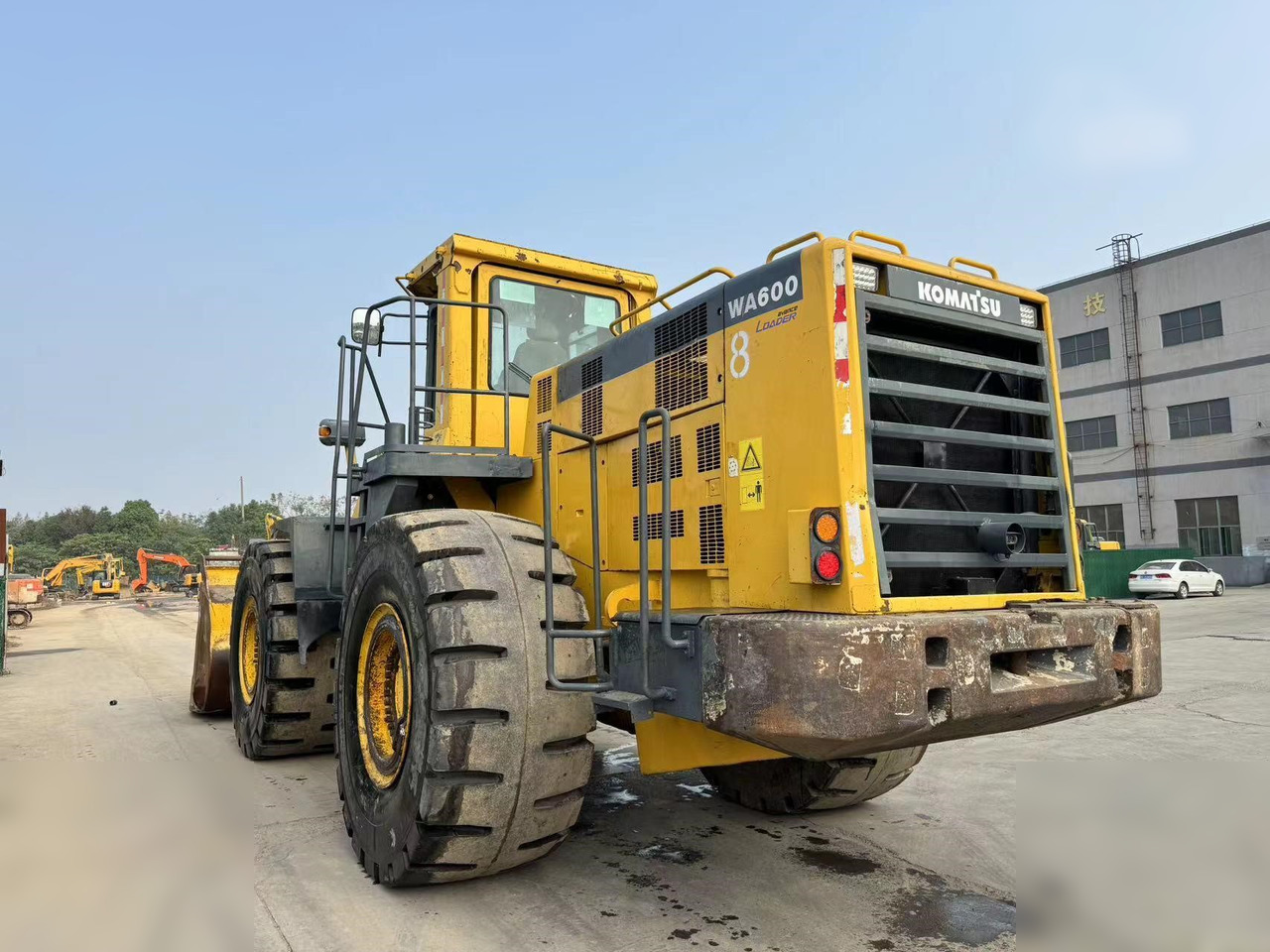 KOMATSU WA600-3 - Riteņu iekrāvējs: foto 3 KOMATSU WA600-3 - Riteņu iekrāvējs: foto 3