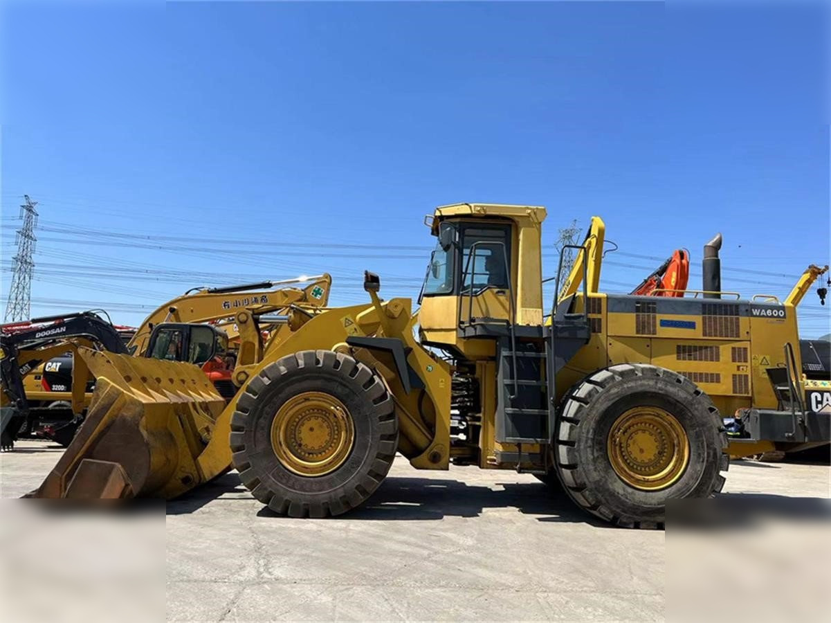 KOMATSU WA600-3 - Riteņu iekrāvējs: foto 5 KOMATSU WA600-3 - Riteņu iekrāvējs: foto 5