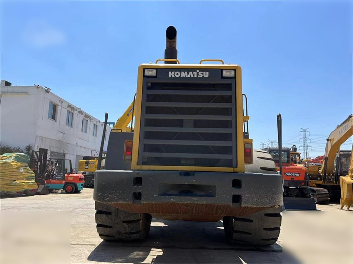 KOMATSU WA600-3 - Riteņu iekrāvējs: foto 3 KOMATSU WA600-3 - Riteņu iekrāvējs: foto 3