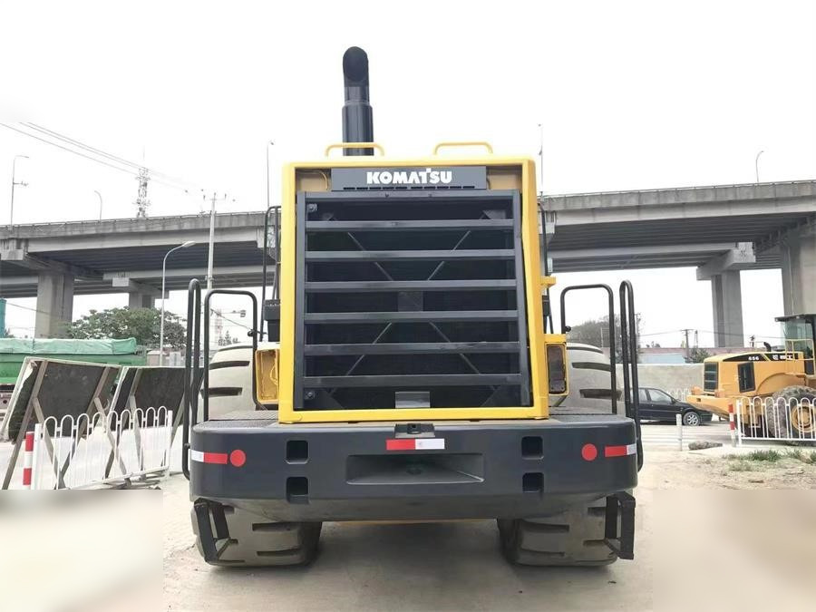 KOMATSU WA600-3 - Riteņu iekrāvējs: foto 4 KOMATSU WA600-3 - Riteņu iekrāvējs: foto 4
