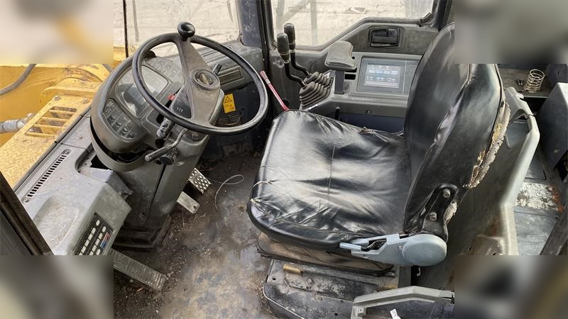Riteņu iekrāvējs KOMATSU WA600-3: foto 9