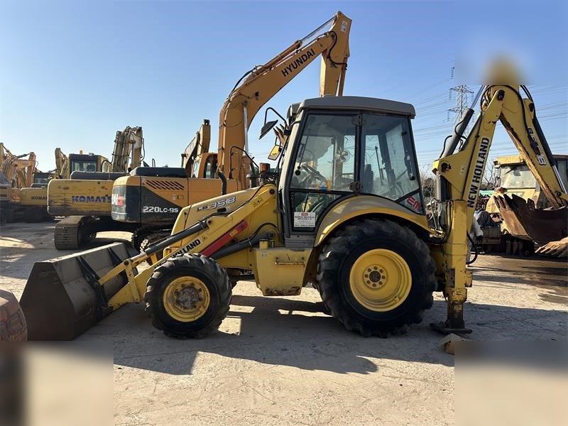 NEW HOLLAND LB95B-4PT - Ekskavators-iekrāvējs: foto 2 NEW HOLLAND LB95B-4PT - Ekskavators-iekrāvējs: foto 2