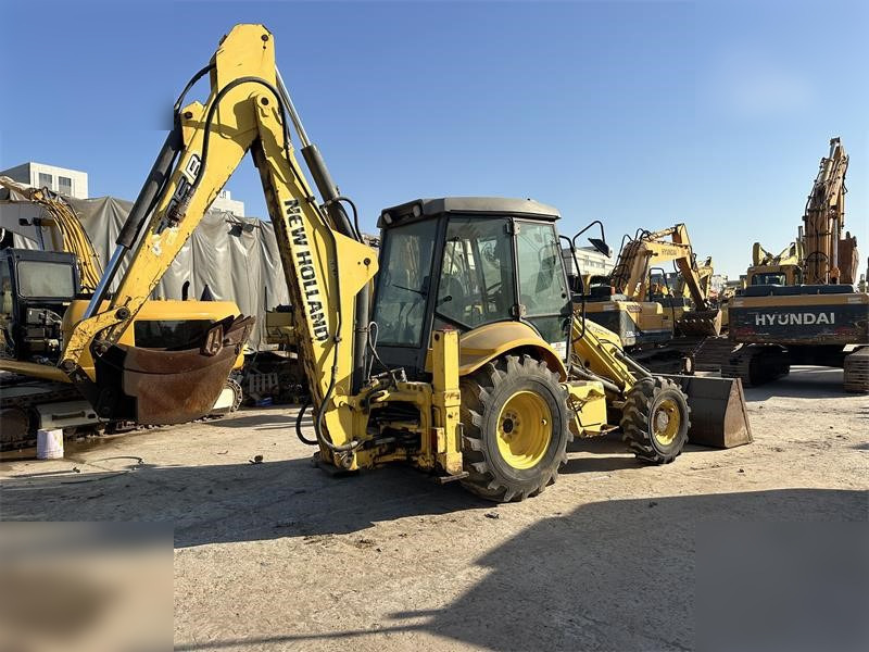 NEW HOLLAND LB95B-4PT - Ekskavators-iekrāvējs: foto 1 NEW HOLLAND LB95B-4PT - Ekskavators-iekrāvējs: foto 1
