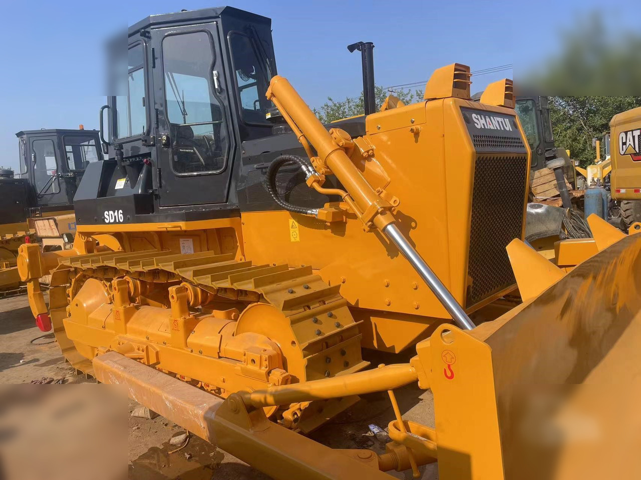 SHANTUI SD16 - Buldozers: foto 1 SHANTUI SD16 - Buldozers: foto 1