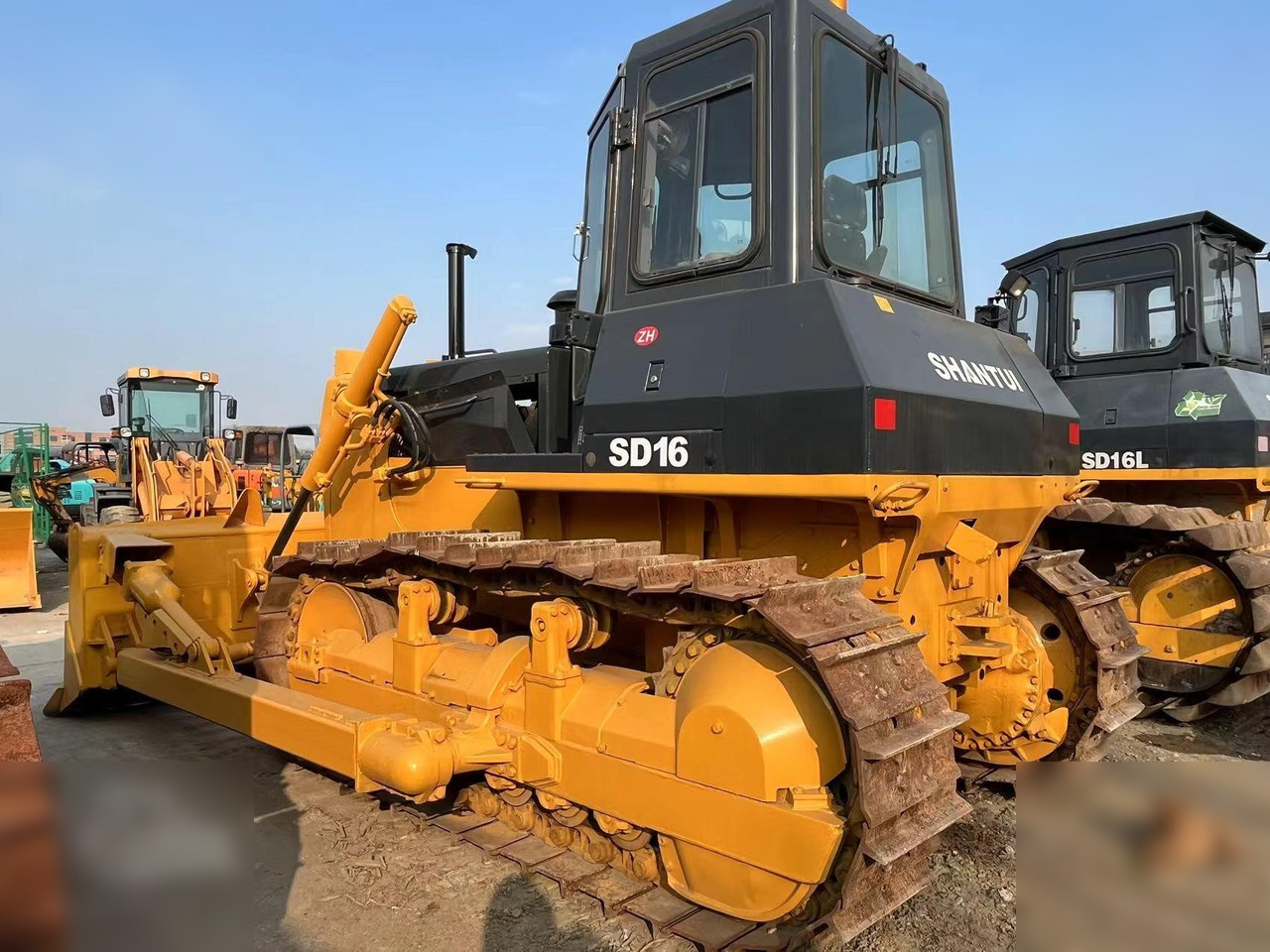 SHANTUI SD16 - Buldozers: foto 1 SHANTUI SD16 - Buldozers: foto 1