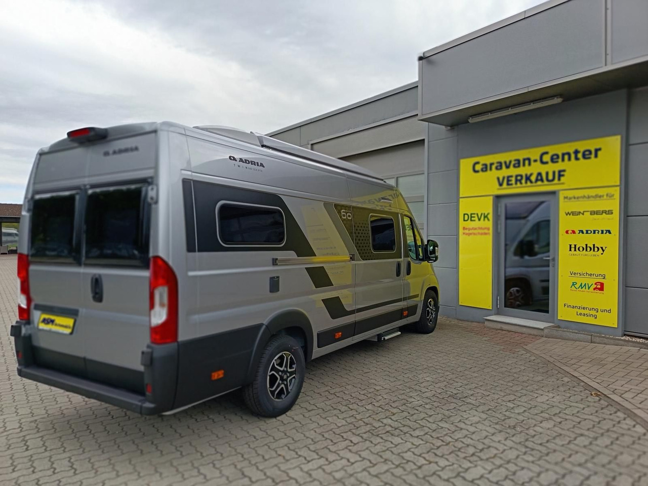 Adria Twin "60Y" 640 SGX 4,25MAXI*JUBILEE*AUFSTELLDACH - Auto kemperis: foto 4 Adria Twin "60Y" 640 SGX 4,25MAXI*JUBILEE*AUFSTELLDACH - Auto kemperis: foto 4