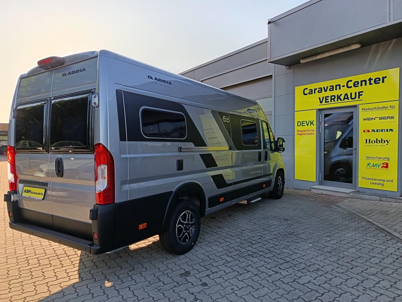 Adria Twin "60Y" 640 SLB*180 PS*4,25t MAXI*COMBI D 6E* - Auto kemperis: foto 5 Adria Twin "60Y" 640 SLB*180 PS*4,25t MAXI*COMBI D 6E* - Auto kemperis: foto 5