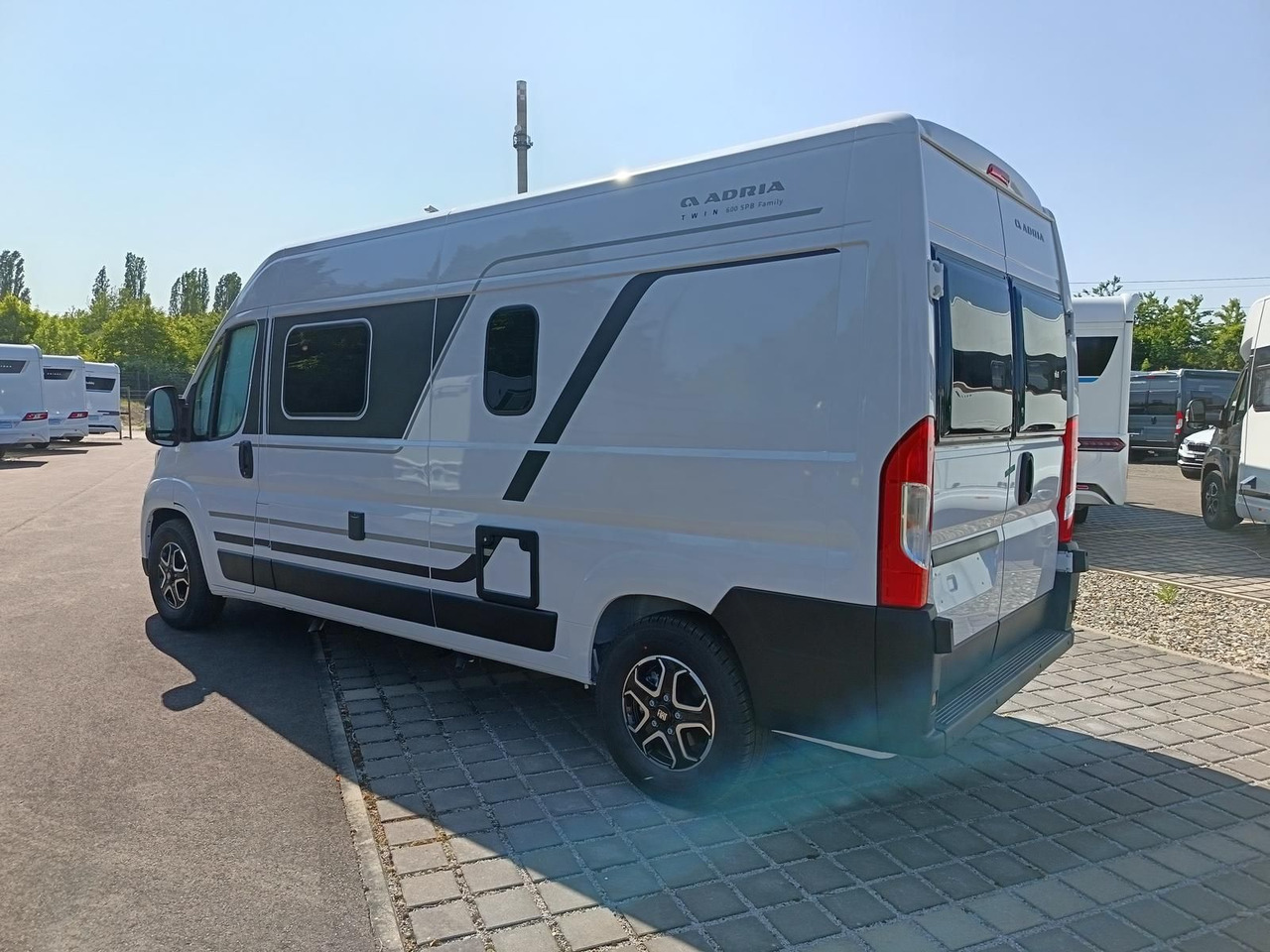 Adria Twin Twin 600 SPB Family*SAFETY+STYLE*DAB*SOFORT - Auto kemperis: foto 4 Adria Twin Twin 600 SPB Family*SAFETY+STYLE*DAB*SOFORT - Auto kemperis: foto 4