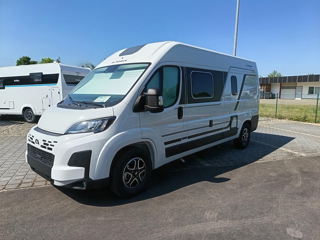 Adria Twin Twin 600 SPB Family*SAFETY+STYLE*DAB*SOFORT - Auto kemperis: foto 3 Adria Twin Twin 600 SPB Family*SAFETY+STYLE*DAB*SOFORT - Auto kemperis: foto 3