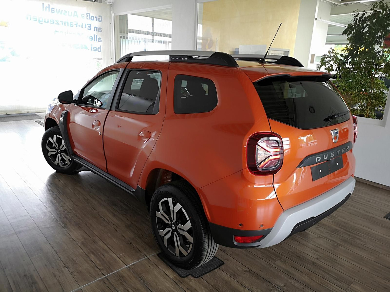 Dacia Duster Prestige Tce 130*KLIMA*SHZ*R-KAM*DAB*NAVI - SUV: foto 4 Dacia Duster Prestige Tce 130*KLIMA*SHZ*R-KAM*DAB*NAVI - SUV: foto 4