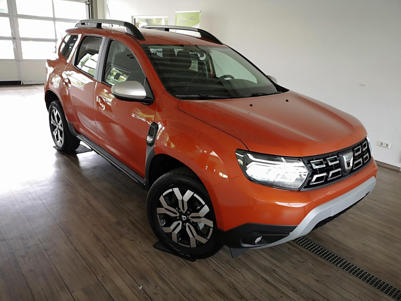Dacia Duster Prestige Tce 130*KLIMA*SHZ*R-KAM*DAB*NAVI - SUV: foto 3 Dacia Duster Prestige Tce 130*KLIMA*SHZ*R-KAM*DAB*NAVI - SUV: foto 3