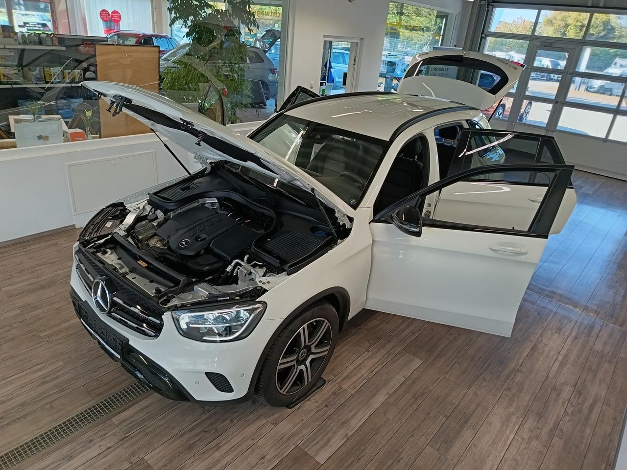 Mercedes-Benz GLC 220d AMG Line 4MATIC*AHK*NAVI*LED*R-KAM*DAB* - SUV: foto 2 Mercedes-Benz GLC 220d AMG Line 4MATIC*AHK*NAVI*LED*R-KAM*DAB* - SUV: foto 2