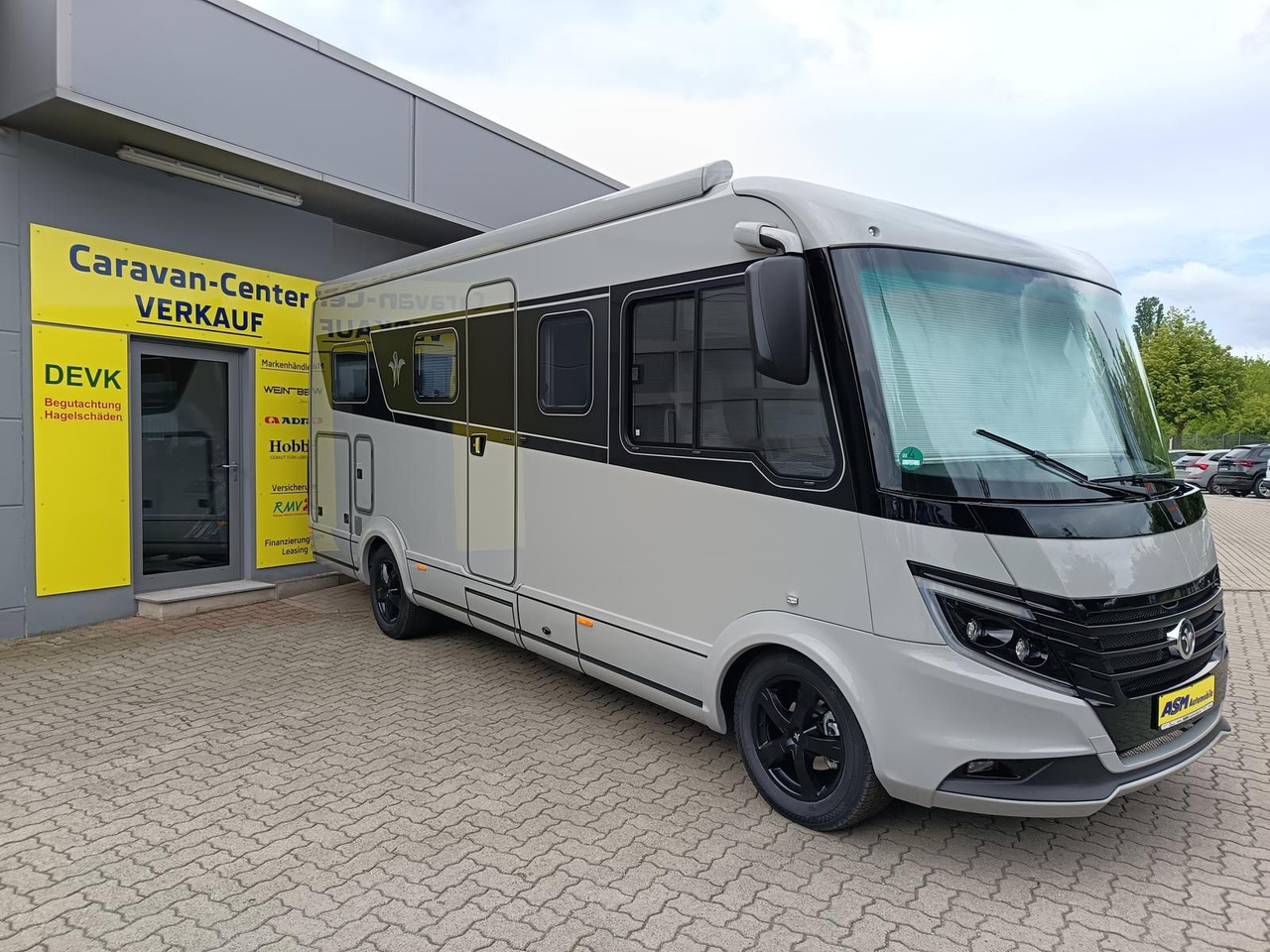 Niesmann + Bischoff iSmove 6.9 E132 kW*AHK*SOLAR*SAT*NAVI*DACHKLIMA* - Integrēts kemperis: foto 2 Niesmann + Bischoff iSmove 6.9 E132 kW*AHK*SOLAR*SAT*NAVI*DACHKLIMA* - Integrēts kemperis: foto 2