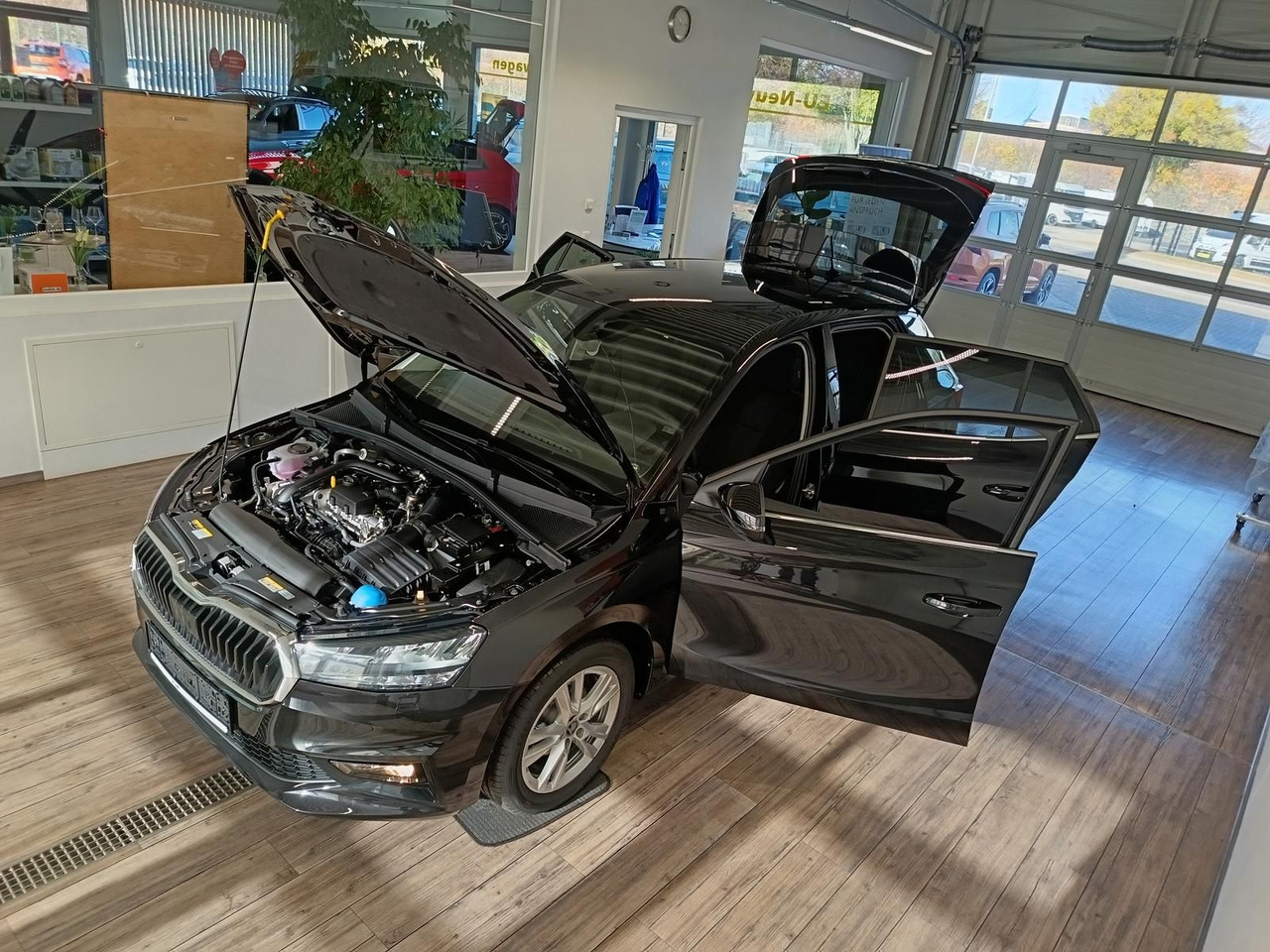 Skoda Fabia 130 Jahre 1,0 TSI*AHK-VORBER.*5J.GARANTIE* - Sedans: foto 2 Skoda Fabia 130 Jahre 1,0 TSI*AHK-VORBER.*5J.GARANTIE* - Sedans: foto 2