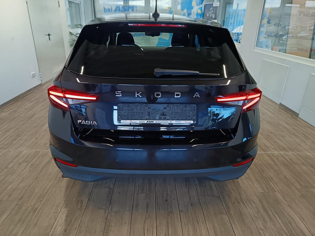 Skoda Fabia 130 Jahre 1,0 TSI*AHK-VORBER.*5J.GARANTIE* - Sedans: foto 5 Skoda Fabia 130 Jahre 1,0 TSI*AHK-VORBER.*5J.GARANTIE* - Sedans: foto 5