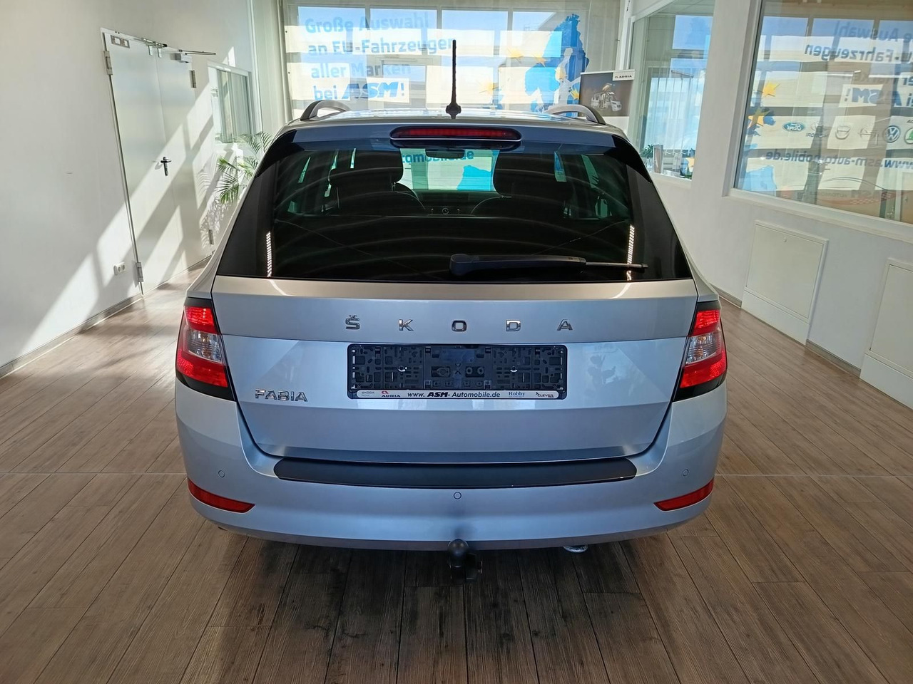 Skoda Fabia Combi Style 1.0 TSI*AHK*LED*R-KAM*PDC*SHZ* - Universālis: foto 5 Skoda Fabia Combi Style 1.0 TSI*AHK*LED*R-KAM*PDC*SHZ* - Universālis: foto 5