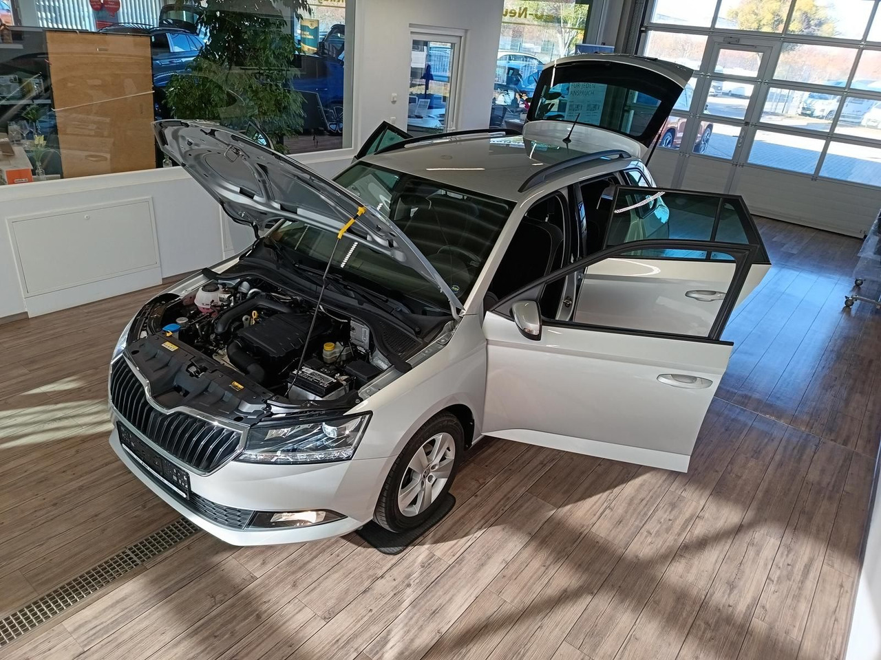 Skoda Fabia Combi Style 1.0 TSI*AHK*LED*R-KAM*PDC*SHZ* - Universālis: foto 2 Skoda Fabia Combi Style 1.0 TSI*AHK*LED*R-KAM*PDC*SHZ* - Universālis: foto 2