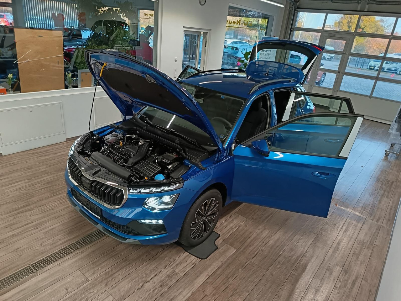 Skoda Kamiq 130 Jahre 1,5TSI DSG*AHK*ACC*LED*R-KAM*PDC - SUV: foto 2 Skoda Kamiq 130 Jahre 1,5TSI DSG*AHK*ACC*LED*R-KAM*PDC - SUV: foto 2