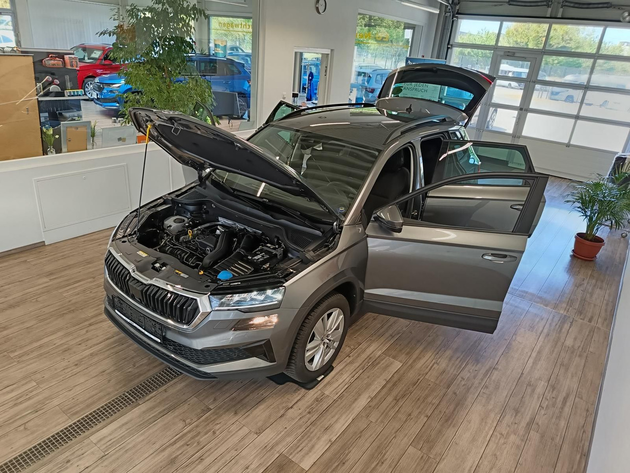 Skoda Karoq Selection 1.5 TSI DSG*NAVI*ACC*AHK-VORBER* - SUV: foto 2 Skoda Karoq Selection 1.5 TSI DSG*NAVI*ACC*AHK-VORBER* - SUV: foto 2