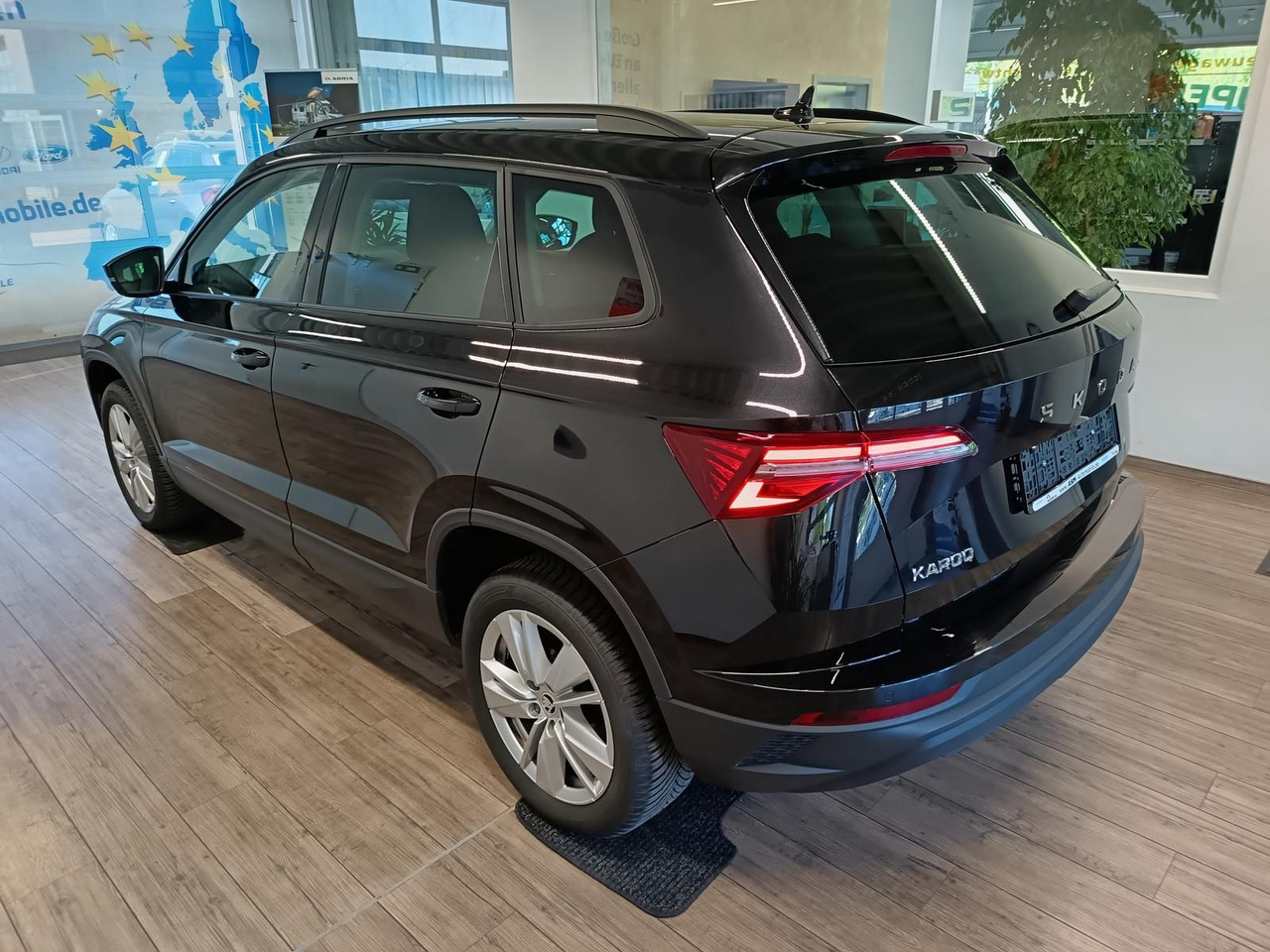 Skoda Karoq Selection 1,5TSI*NAVI*AHK-VORBER*LED*R-KAM - SUV: foto 4 Skoda Karoq Selection 1,5TSI*NAVI*AHK-VORBER*LED*R-KAM - SUV: foto 4