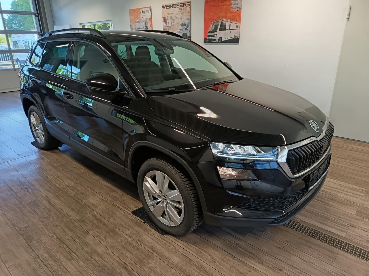 Skoda Karoq Selection 1,5TSI*NAVI*AHK-VORBER*LED*R-KAM - SUV: foto 3 Skoda Karoq Selection 1,5TSI*NAVI*AHK-VORBER*LED*R-KAM - SUV: foto 3