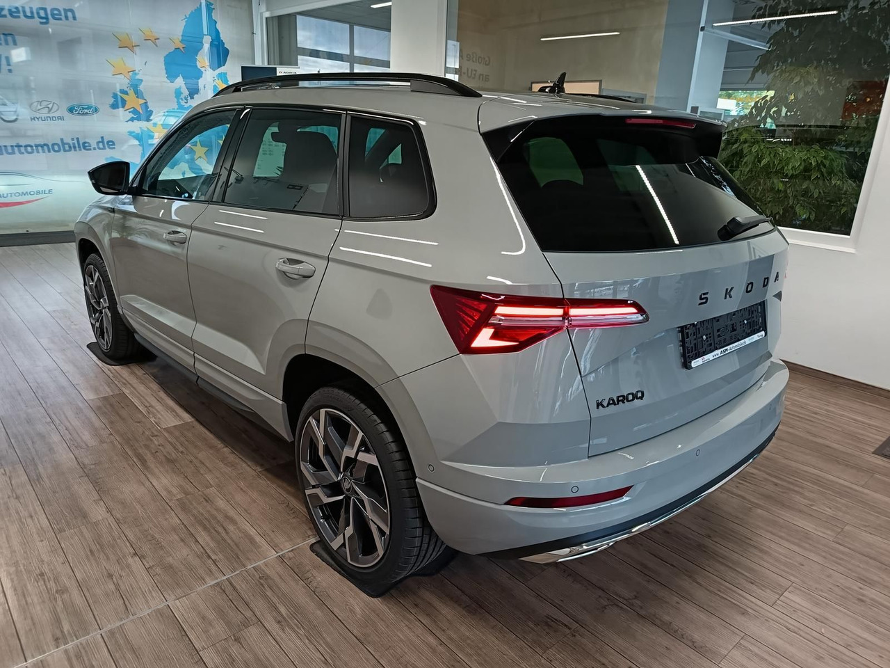 Skoda Karoq Sportline 1,5 TSI DSG*AHK*PSD*STD.HZG*NAVI - SUV: foto 4 Skoda Karoq Sportline 1,5 TSI DSG*AHK*PSD*STD.HZG*NAVI - SUV: foto 4