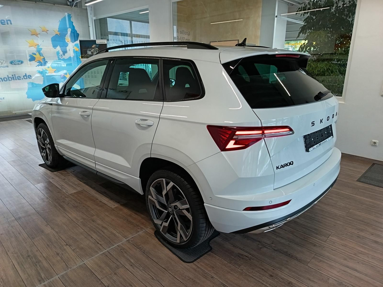 Skoda Karoq Sportline 1,5 TSI DSG*AHK*PSD*STD.HZG*NAVI - SUV: foto 4 Skoda Karoq Sportline 1,5 TSI DSG*AHK*PSD*STD.HZG*NAVI - SUV: foto 4