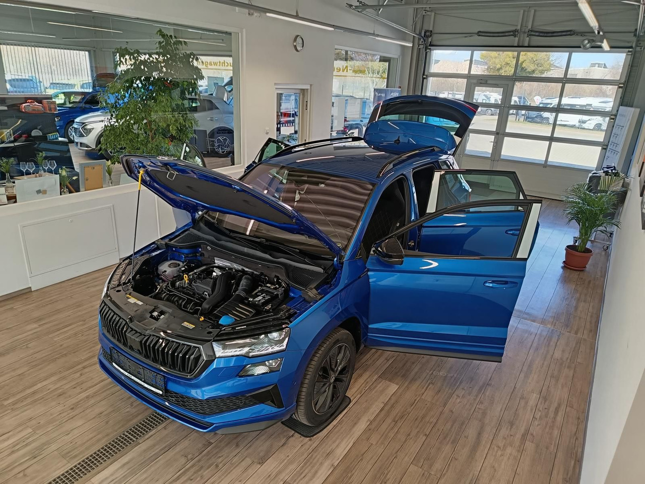 Skoda Karoq Sportline 1,5TSI DSG*AHK*360°*5J.GARANTIE* - SUV: foto 2 Skoda Karoq Sportline 1,5TSI DSG*AHK*360°*5J.GARANTIE* - SUV: foto 2
