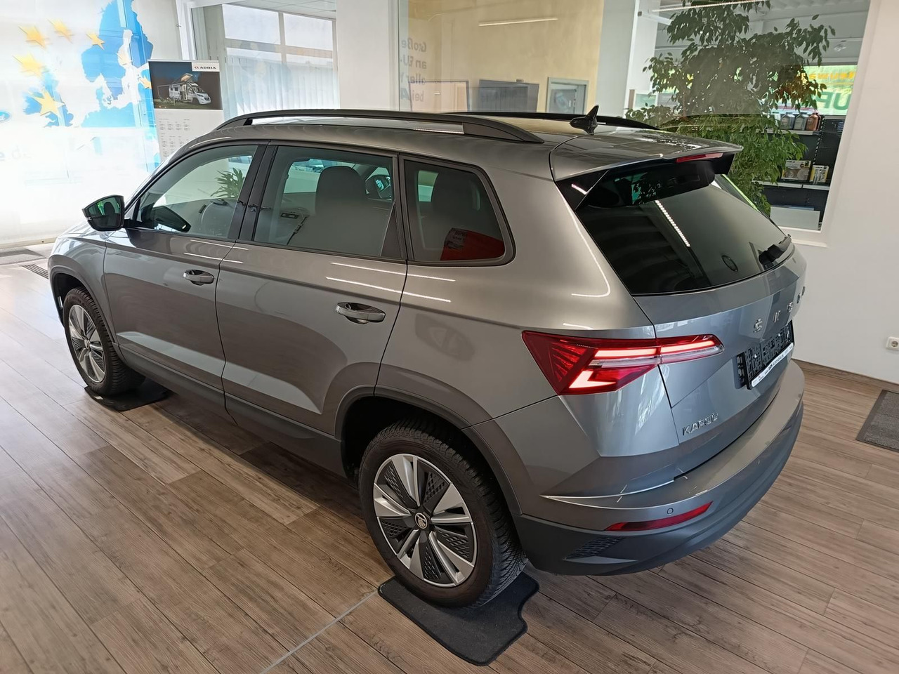 Skoda Karoq Style 1,5TSI DSG*AHK-VORBER*NAVI*LED*R-KAM - SUV: foto 4 Skoda Karoq Style 1,5TSI DSG*AHK-VORBER*NAVI*LED*R-KAM - SUV: foto 4