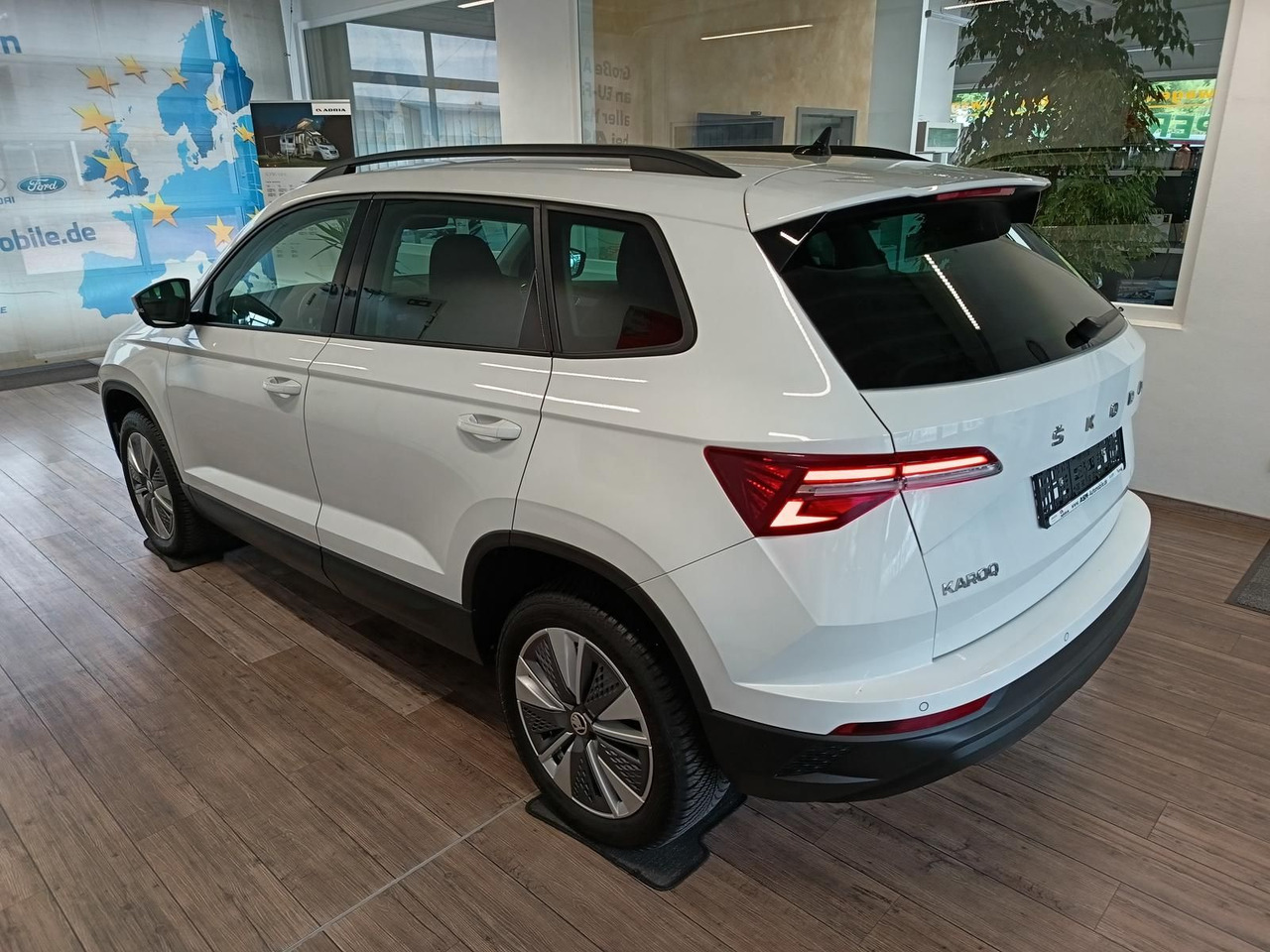 Skoda Karoq Style 1,5TSI DSG*AHK-VORBER*NAVI*LED*R-KAM - SUV: foto 4 Skoda Karoq Style 1,5TSI DSG*AHK-VORBER*NAVI*LED*R-KAM - SUV: foto 4