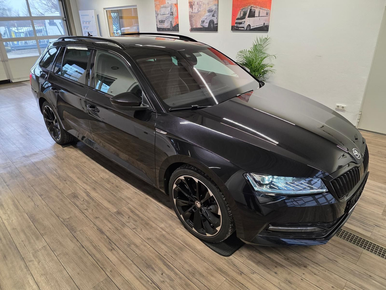 Skoda Superb Combi Sportline 2,0 TDI 4x4*PSD*360°*AHK* - Vieglā automašīna: foto 3 Skoda Superb Combi Sportline 2,0 TDI 4x4*PSD*360°*AHK* - Vieglā automašīna: foto 3
