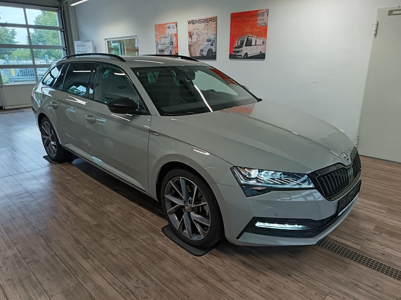 Skoda Superb Combi Sportline 2.0TSI DSG4x4*AHK*DCC*ACC - Vieglā automašīna: foto 3 Skoda Superb Combi Sportline 2.0TSI DSG4x4*AHK*DCC*ACC - Vieglā automašīna: foto 3