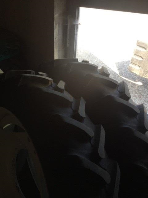 Alliance 270/95R36 Forhjul - New Holland T7 SWB - Riepa - Lauksaimniecības tehnika: foto 3 Alliance 270/95R36 Forhjul - New Holland T7 SWB - Riepa - Lauksaimniecības tehnika: foto 3