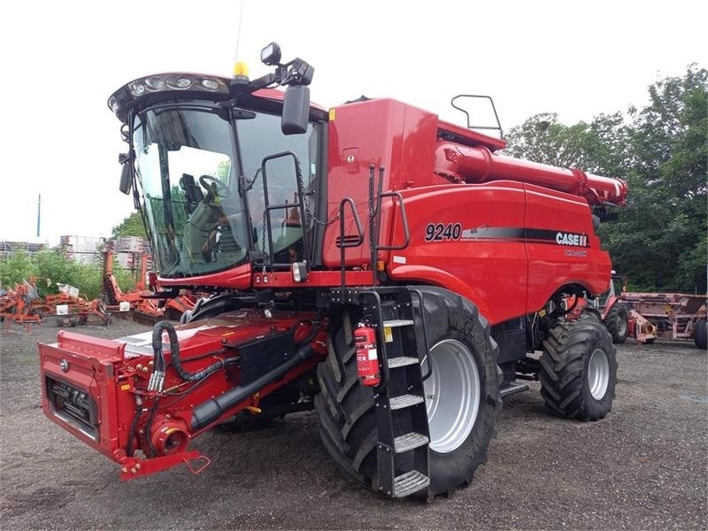 Case IH Axial Flow 9240 - Labības kombains: foto 1 Case IH Axial Flow 9240 - Labības kombains: foto 1