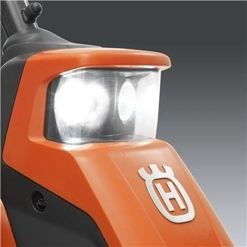 Husqvarna R 216T AWD inkl. 103 cm klippebord - Zāles pļāvējs: foto 5 Husqvarna R 216T AWD inkl. 103 cm klippebord - Zāles pļāvējs: foto 5