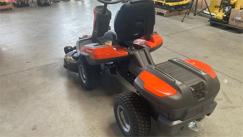 Husqvarna R200IX AWD Elektrisk - Zāles pļāvējs: foto 4 Husqvarna R200IX AWD Elektrisk - Zāles pļāvējs: foto 4