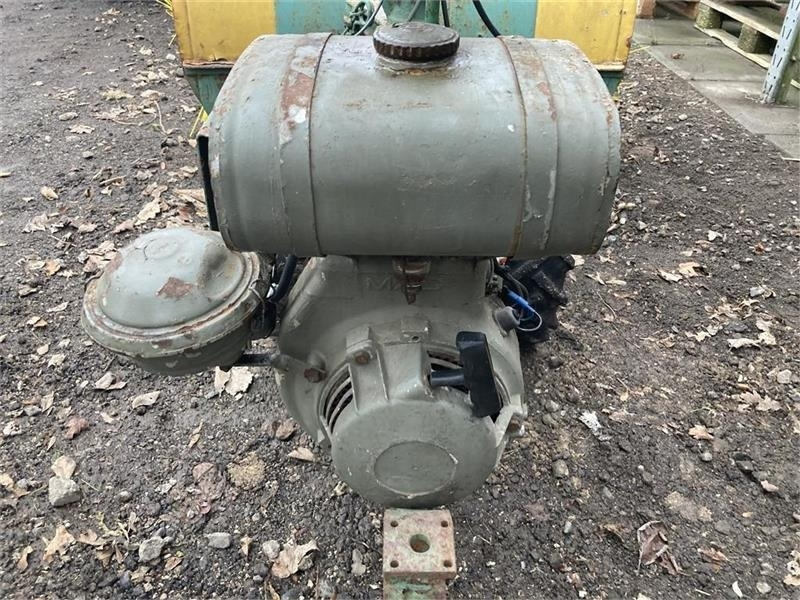 Irus U1200 med 120 cm fejemaskine - Komunālais traktors: foto 5 Irus U1200 med 120 cm fejemaskine - Komunālais traktors: foto 5