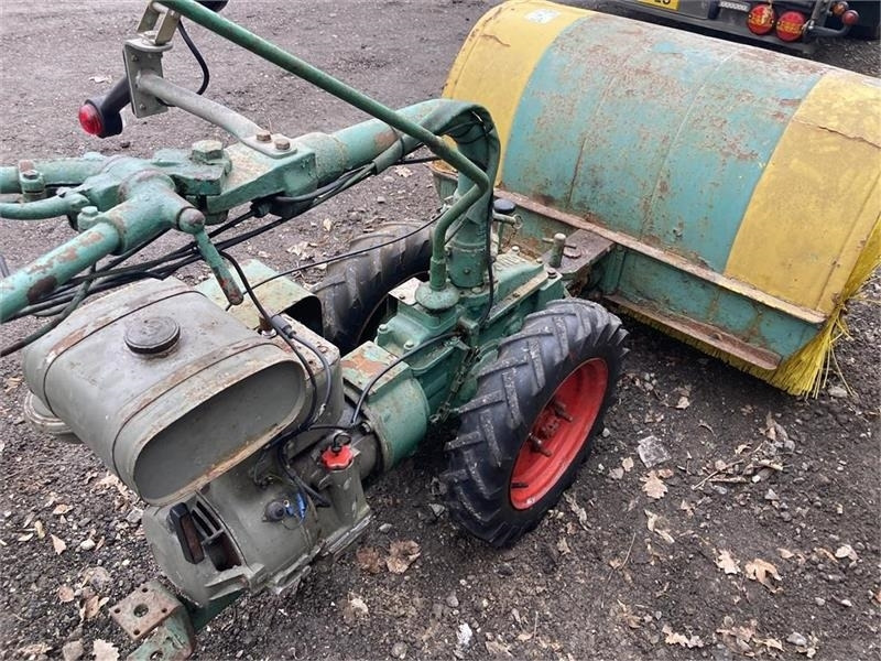 Irus U1200 med 120 cm fejemaskine - Komunālais traktors: foto 3 Irus U1200 med 120 cm fejemaskine - Komunālais traktors: foto 3